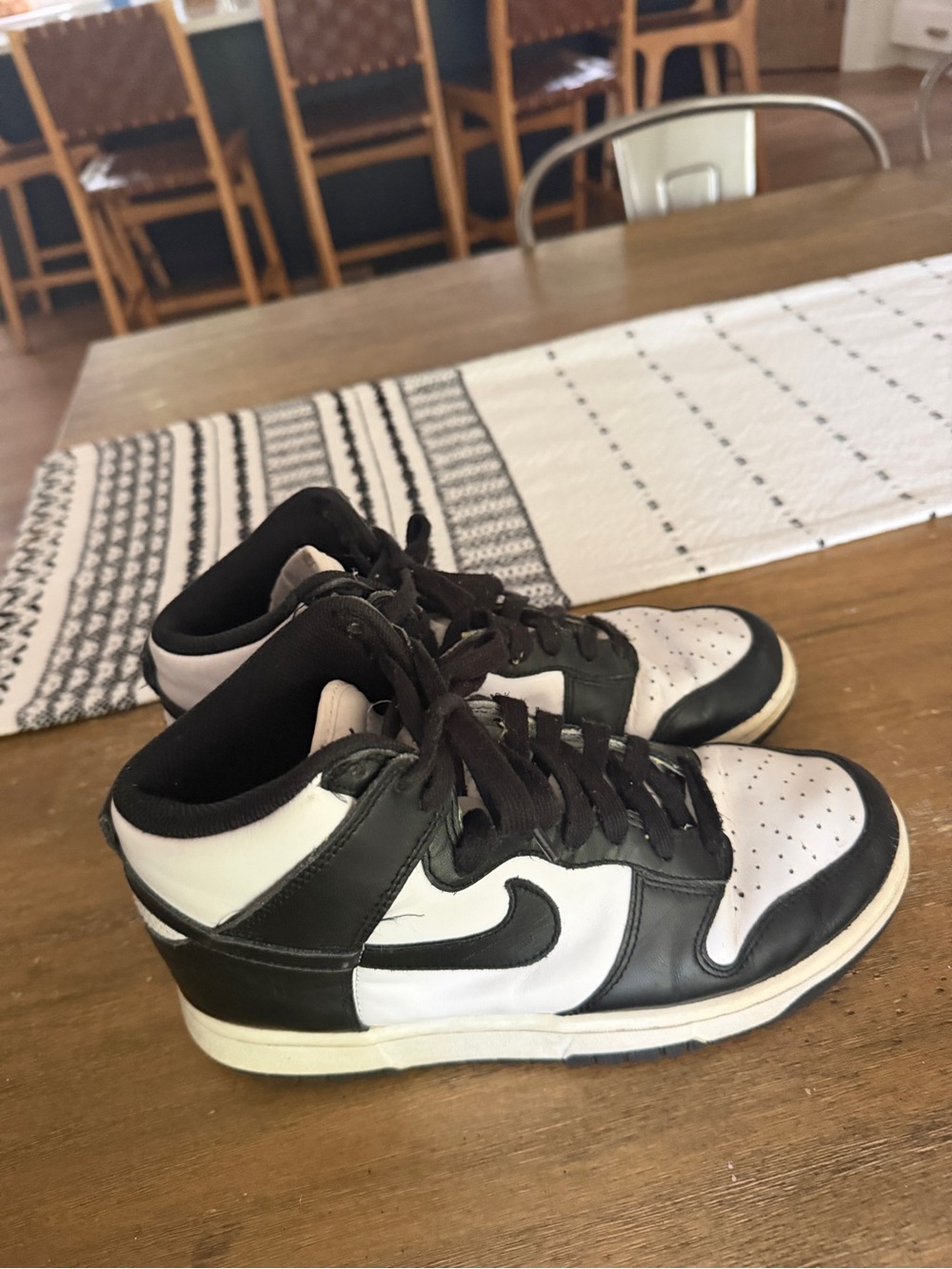 Nike Dunk High sneakers in classic black and white (size 8)